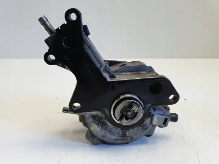 VW Caddy III 2.0 SDI POMPA VACUM wakum 561005310