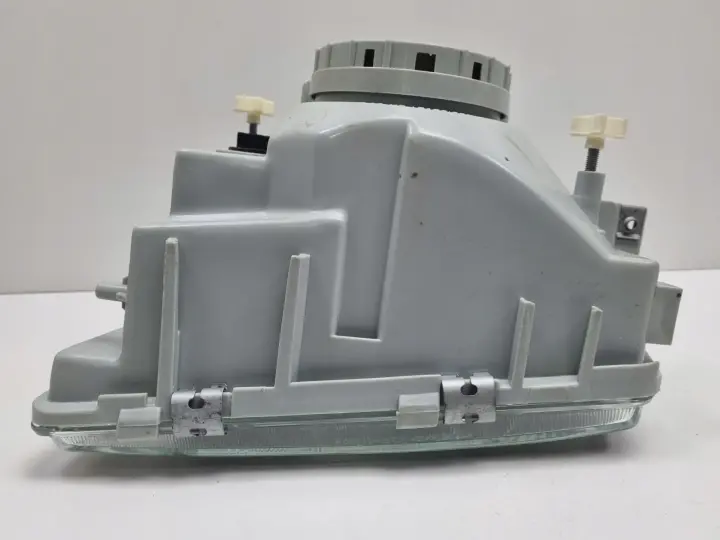 Saab 9000 84-91r PRZEDNIA LAMPA PRAWA PRAWY PRZÓD nowa europa