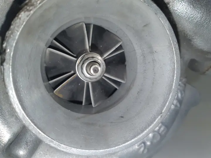 Volvo V70 II XC70 XC90 2.4 D5 TURBOSPRĘŻARKA turbo 30757080