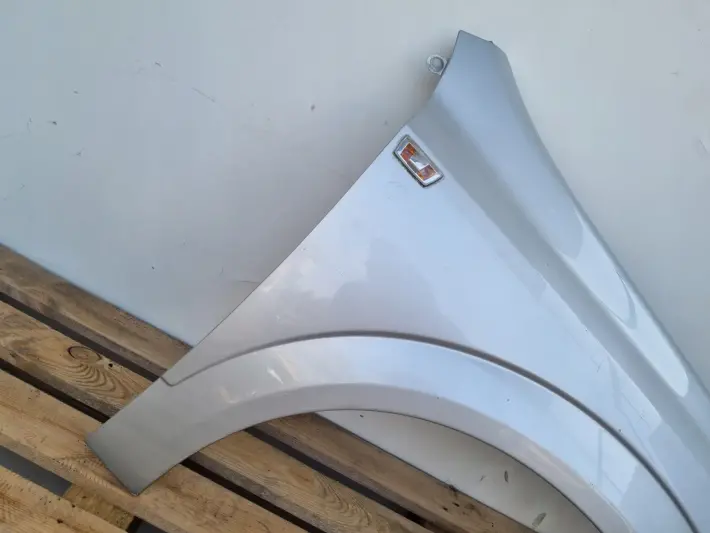 Opel Astra III H HTB sedan kombi 04-09r PRZEDNI BŁOTNIK PRAWY pasażera Z2UA