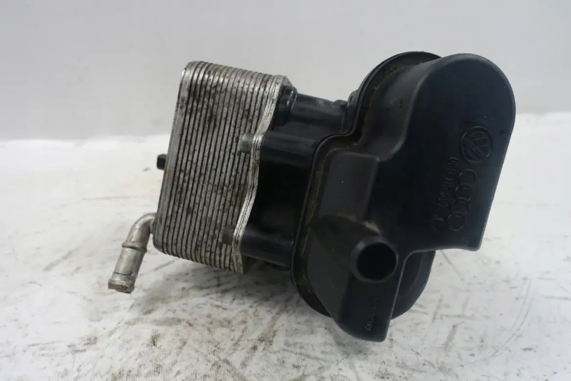 Audi A3 8P II 2.0 FSI PODSTAWA FILTRA OLEJU