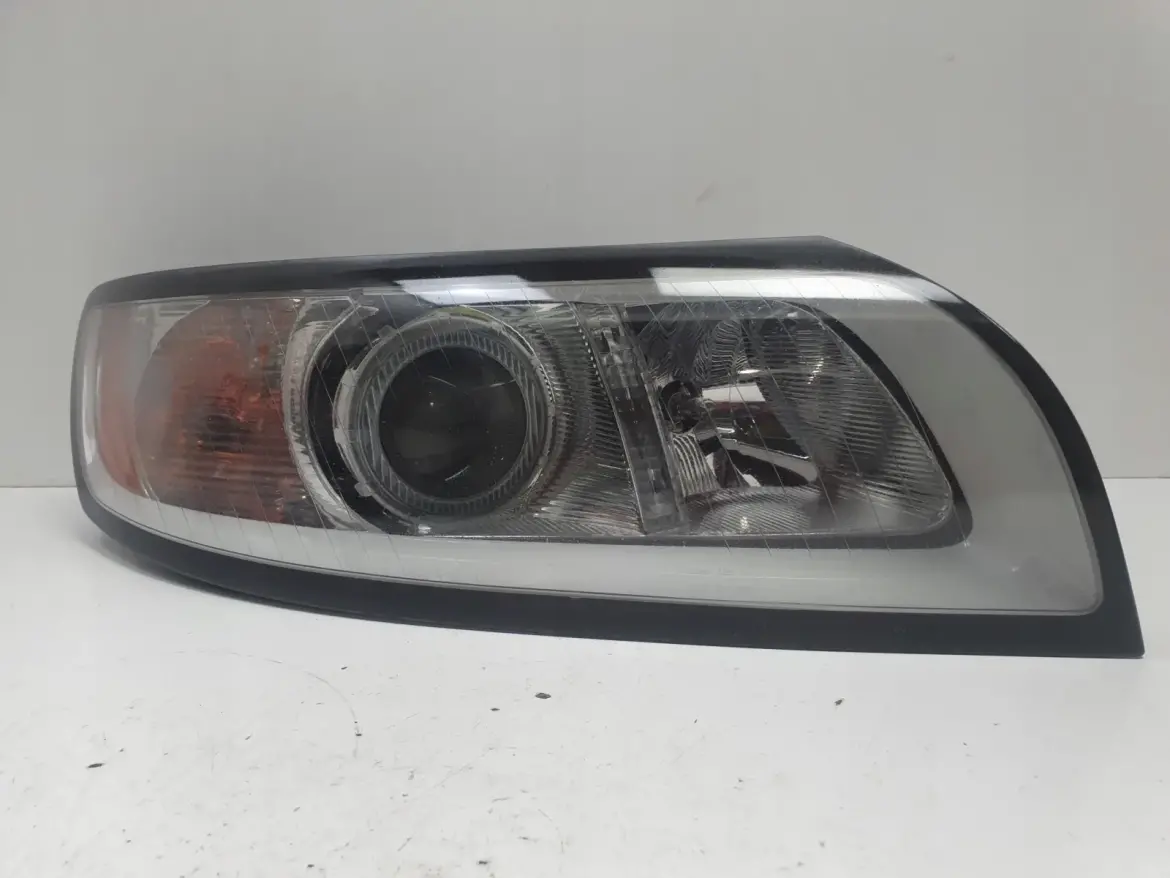 Volvo S40 II V50 LIFT PRZEDNIA LAMPA PRAWA prawy przód 0301237202 31265695