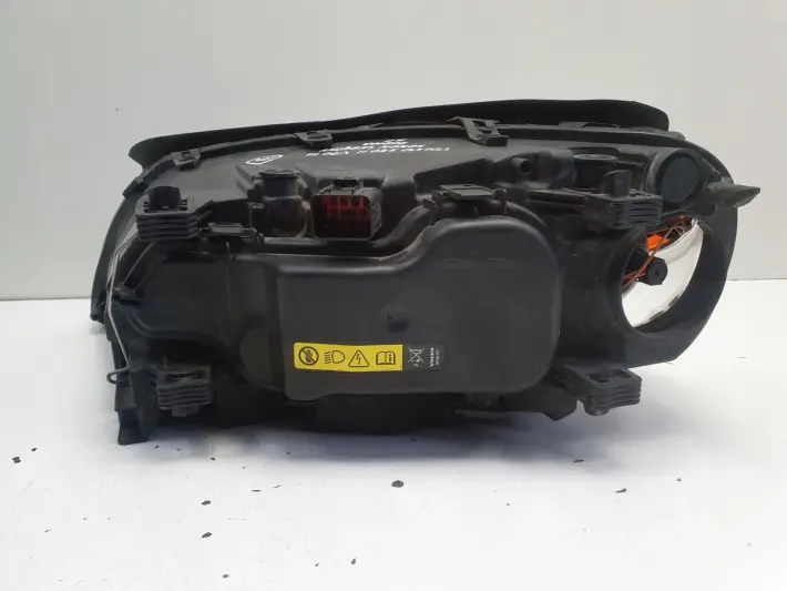 Volvo V70 III XC70 PRZEDNIA LAMPA PRAWA PRAWY PRZÓD XENON SKRĘTNY 31214169