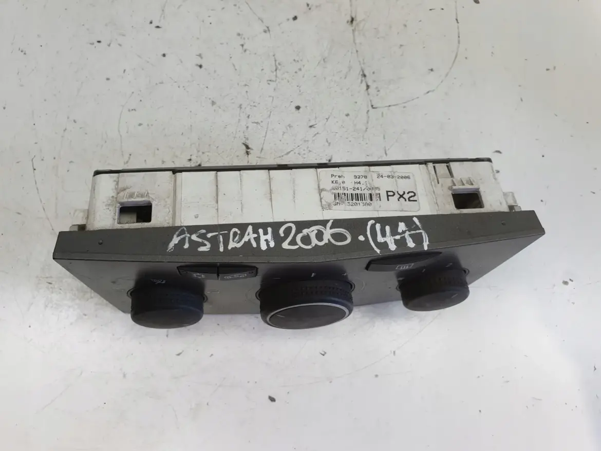 Opel Zafira B PANEL KLIMATYZACJI Nawiewu 13201300
