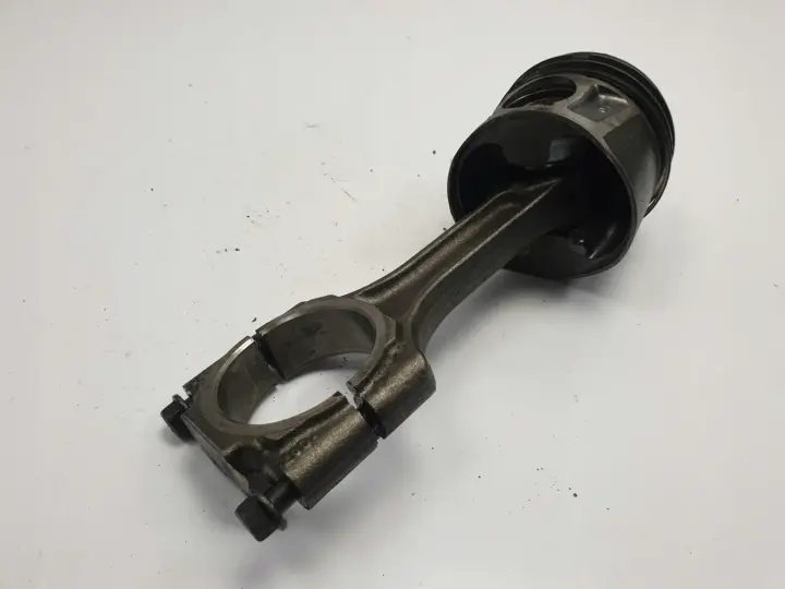 Opel Antara 2.2 CDTI TŁOK KORBOWÓD