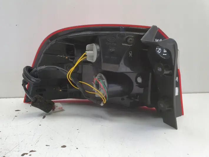 Kia Rio III 11-17r TYLNA TYLNIA LAMPA LED PRAWA PRAWY TYŁ