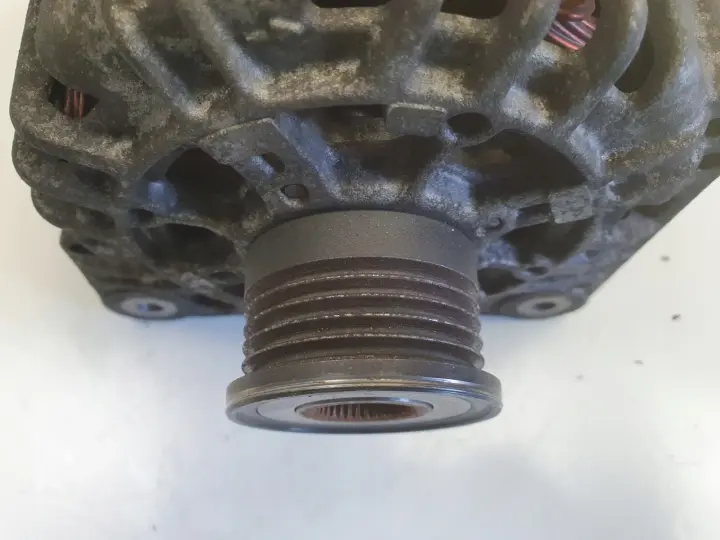 Opel Vivaro 1.9 DCI ALTERNATOR valeo 8200538815