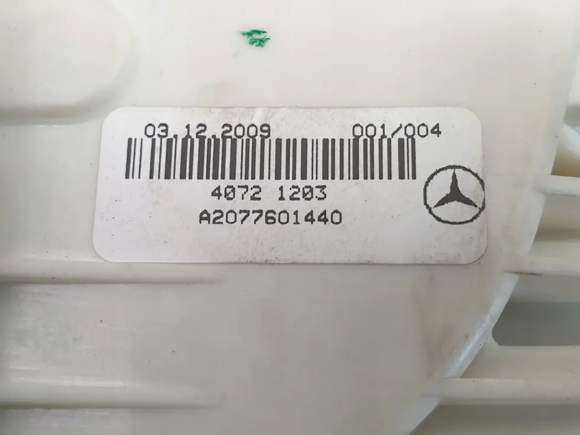 Mercedes C207 A207 W207 ZAMEK DRZWI PRAWY przód