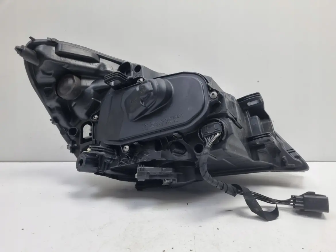 Volvo V60 S60 II 10-13r PRZEDNIA LAMPA LEWA lewy przód XENON 31383062