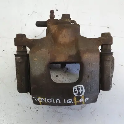 Toyota IQ PRAWY PRZEDNI ZACISK HAMULCOWY przód PASAŻERA