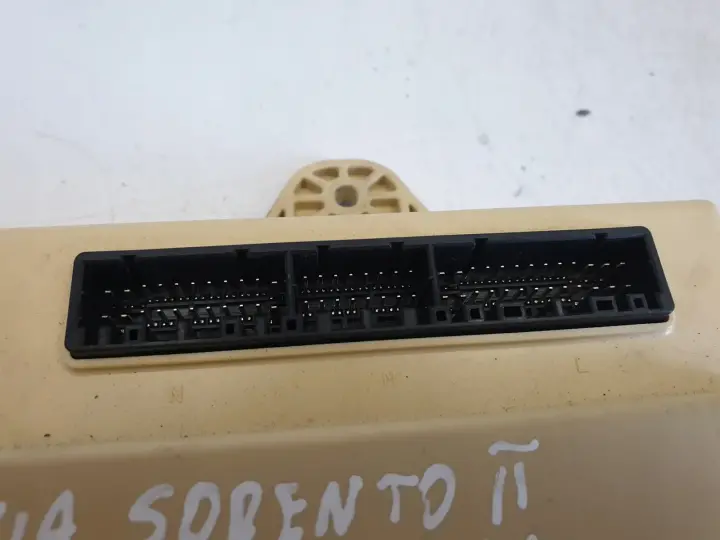 Kia Sorento II 2.2 CRDI SKRZYNKA BEZPIECZNIKÓW