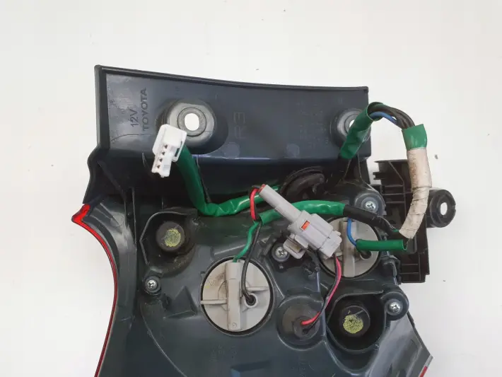 Toyota Auris II LIFT HTB 12-18r TYLNIA LAMPA PRAWA PRAWY TYŁ