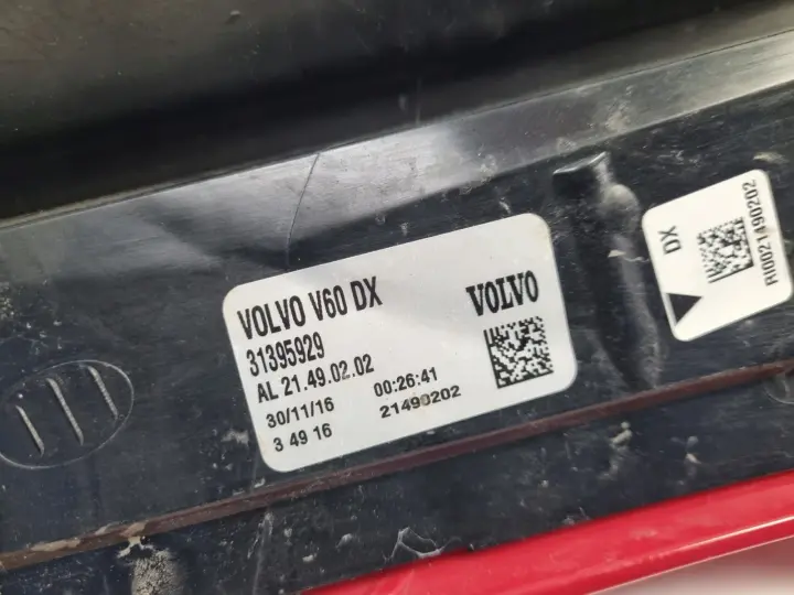 Volvo V60 LIFT 13-18r TYLNIA TYLNA LAMPA PRAWA prawy tył 31395929