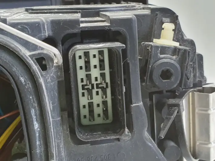 Volvo S40 II V50 LIFT XENON PRZEDNIA LAMPA LEWA lewy przód 31265698