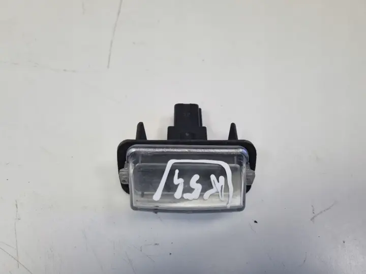 Toyota Auris II PODŚWIETLENIE TABLICY REJESTRACYJNEJ Lampka