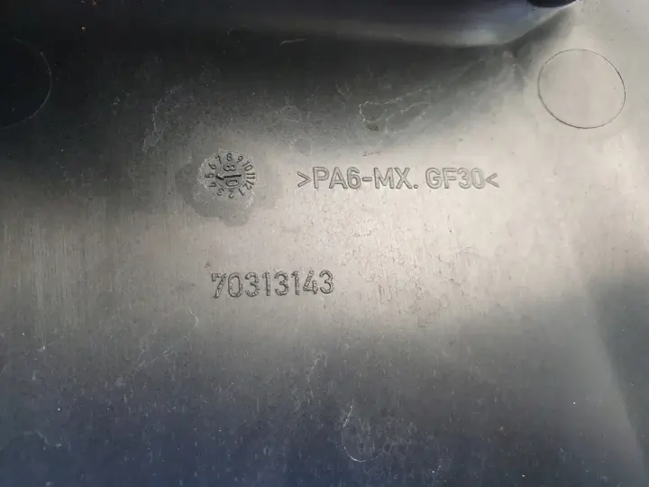 BMW E90 E92 M3 4.0 V8 OBUDOWA pokrywa dolot 70313143
