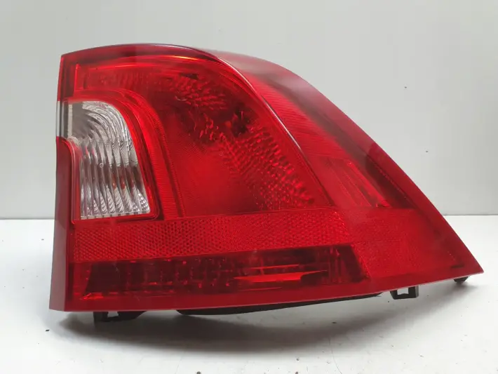 Volvo S60 II LIFT 13-18r TYLNIA TYLNA LAMPA PRAWA prawy tył ŁADNA 31395931