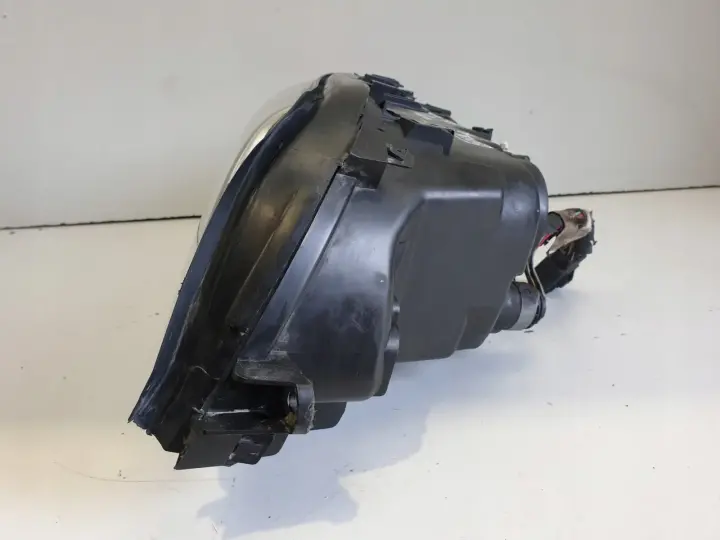 Volvo S60 I V70 II LIFT PRZEDNIA LAMPA PRAWA przód