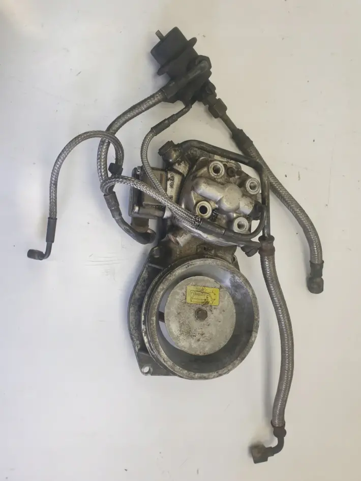 AUDI 80 B3 1.8 i ROZDZIELACZ PALIWA 0438121011