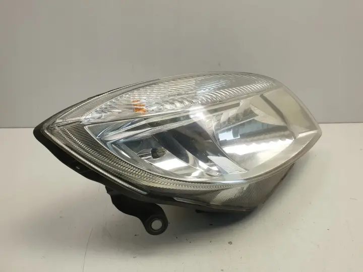 Skoda Praktik PRZEDNIA LAMPA PRAWA prawy przód EUR