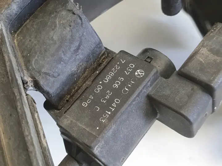Audi A3 II 8P 1.6 8V KOLEKTOR SSĄCY
