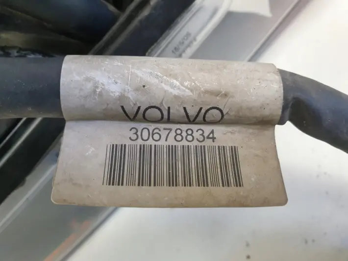 Volvo XC90 PRZEDNIA LAMPA LEWA lewy przód 30744009