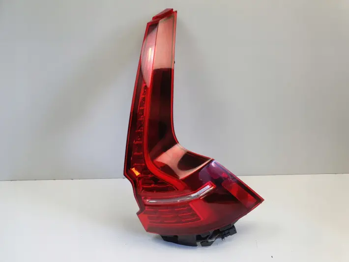 Volvo V60 II 18-24r TYLNIA TYLNA LAMPA PRAWA prawy tył 32291359