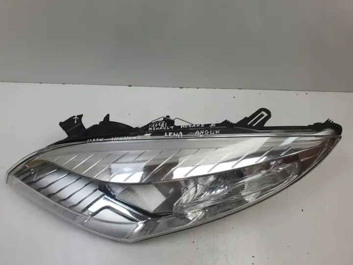 Renault Megane III 08-12r PRZEDNIA LAMPA LEWA lewy przód 260600017R