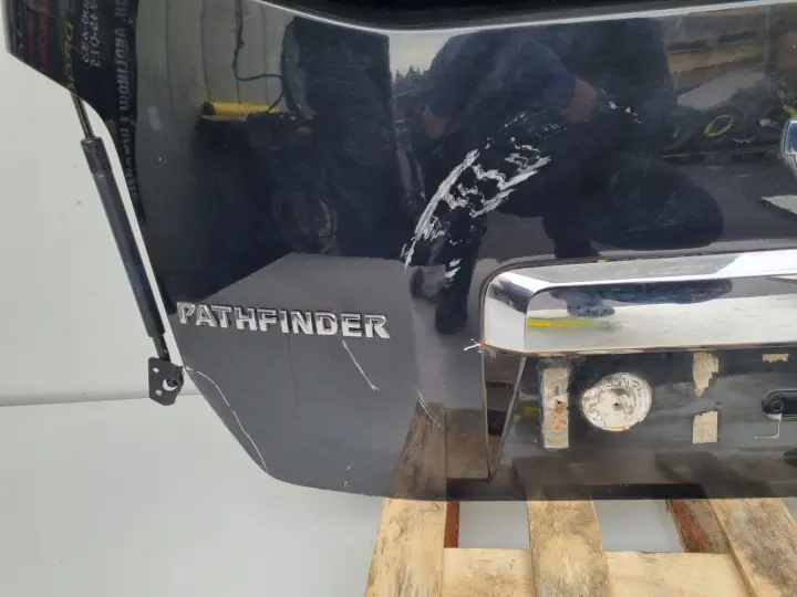 Nissan Pathfinder III R51 TYLNA TYLNIA KLAPA BAGAŻNIKA TYŁ czarna czarny