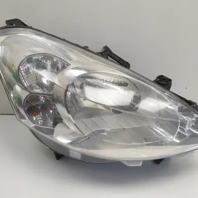 Peugeot Partner II PRZEDNIA LAMPA PRAWA przód