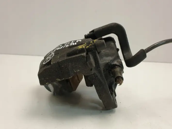 Mercedes W126 SEC 5.6 PRAWY ZACISK HAMULCOWY Przód