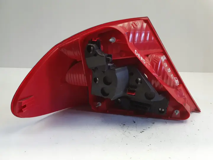 Mercedes CLK W209 C209 A209 lift 05-09 TYLNA LAMPA PRAWA prawy tył pasażera