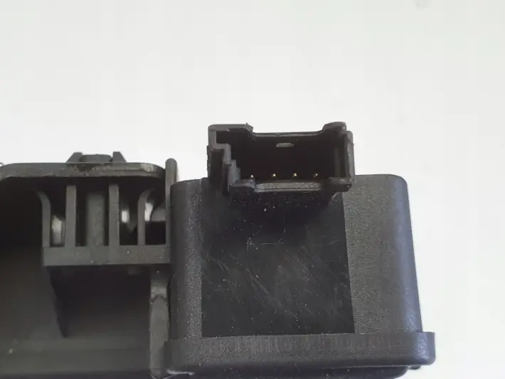 BMW E46 E90 E91 ZAMEK KLAPY BAGAŻNIKA 8196401