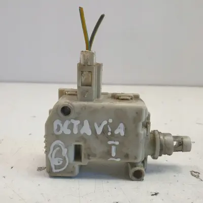 Skoda Octavia I SIŁOWNIK KLAPKI WLEWU PALIWA