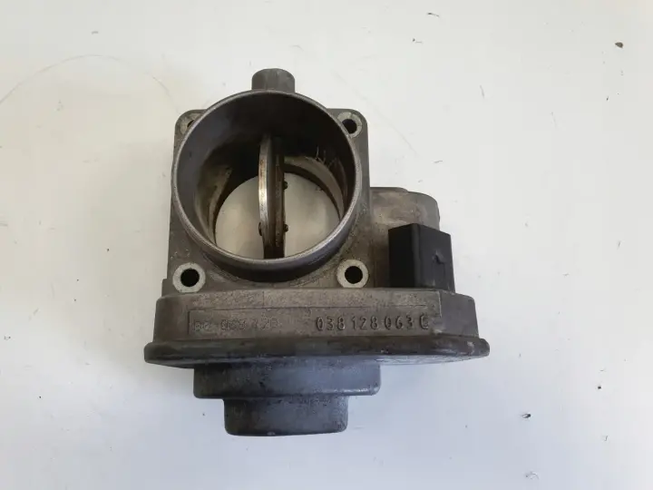 VW Golf IV 1.9 SDI PRZEPUSTNICA 038128063C