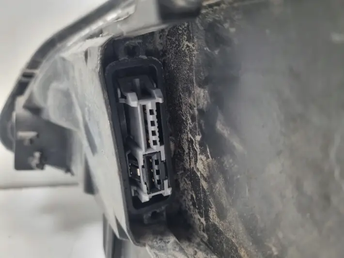 Volvo XC60 13-17r LIFT PRZEDNIA LAMPA PRAWA PRAWY PRZÓD LED europa 31420250