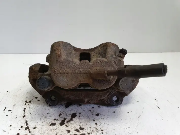 Volvo S60 II XC60 I PRZEDNI ZACISK HAMULCOWY Prawy przód PASAŻERA 928