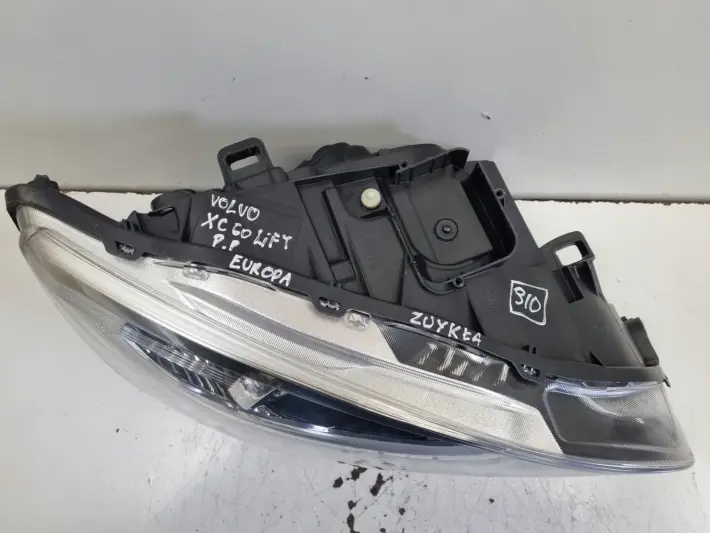 Volvo XC60 13-17r LIFT PRZEDNIA LAMPA PRAWA PRAWY PRZÓD LED europa