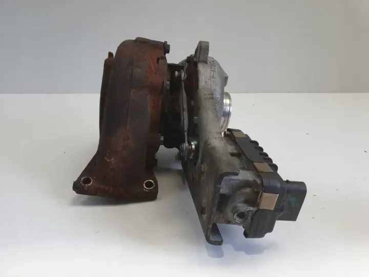 Volvo XC90 2.4 D5 TURBOSPRĘŻARKA 30757079