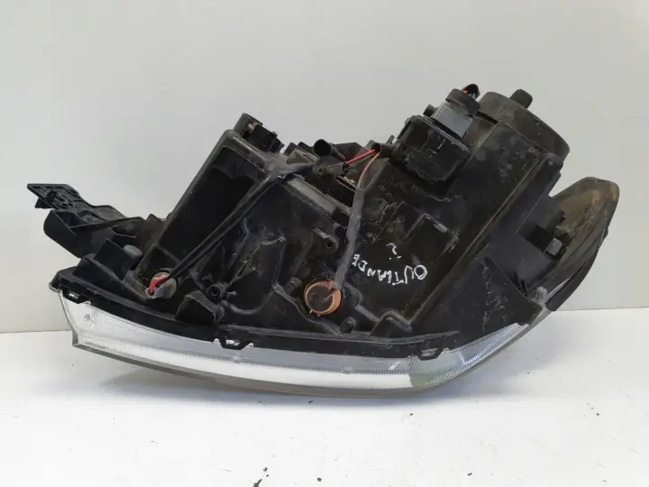 Mitsubishi Outlander I 03-06r PRZEDNIA LAMPA PRAWA prawy przód EUROPA