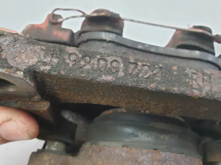 Volvo S80 2.8 T6 PRAWY PRZEDNI ZACISK HAMULCOWY