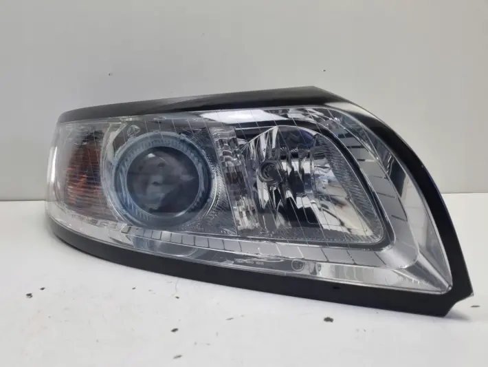 Volvo S40 II V50 LIFT PRZEDNIA LAMPA PRAWA prawy przód EUROPA 31299588