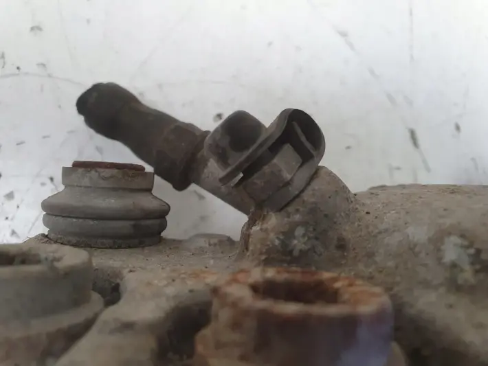 Audi A6 C7 PRZEDNI ZACISK HAMULCOWY lewy przód kierowcy