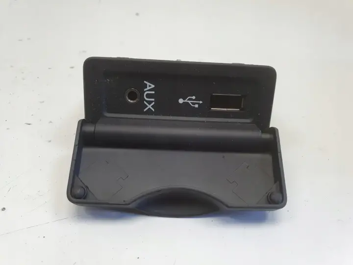 Renault Clio III Laguna III GNIAZDO USB AUX 280230002R