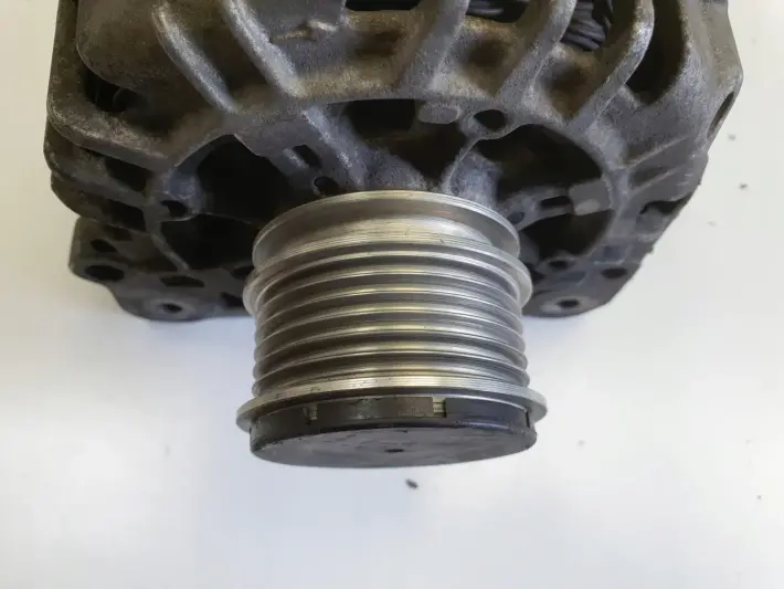 VW Passat B5 Audi A4 B5 1.9 TDI ALTERNATOR Valeo