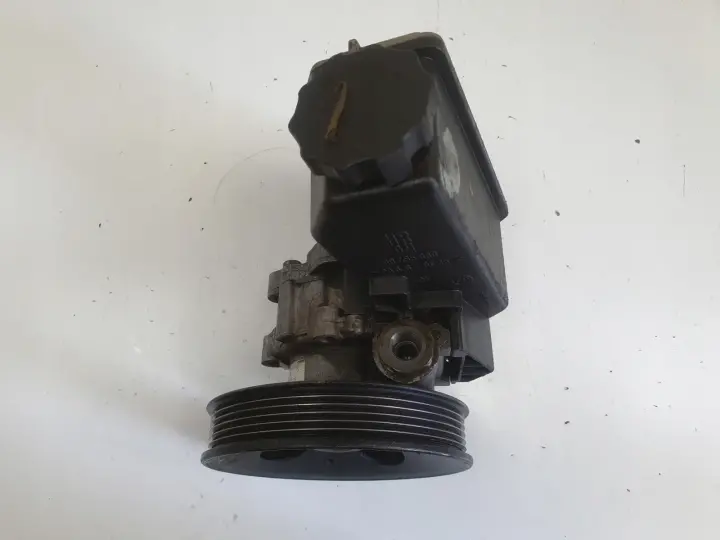 Opel Vectra B 2.0 16V POMPA WSPOMAGANIA 90495960