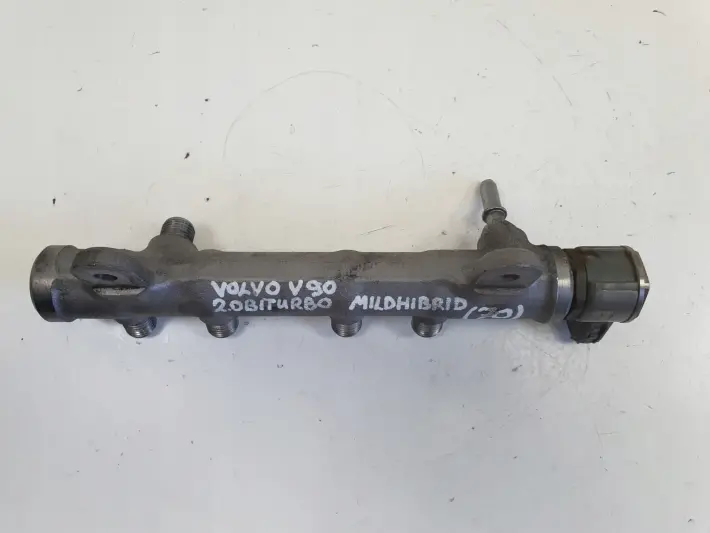 Volvo V90 II 2.0 D3 LISTWA WTRYSKOWA 31432834