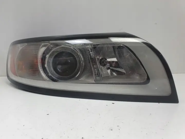 Volvo S40 II V50 LIFT PRZEDNIA LAMPA PRAWA prawy przód 0301237202 31265695