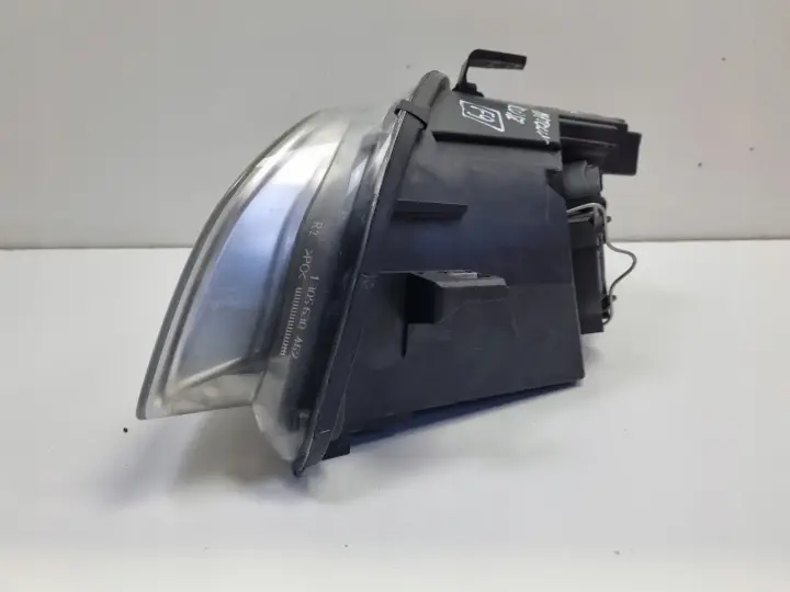 Audi A4 B7 04-08r PRZEDNIA LAMPA PRAWA PRAWY PRZÓD 1305630462