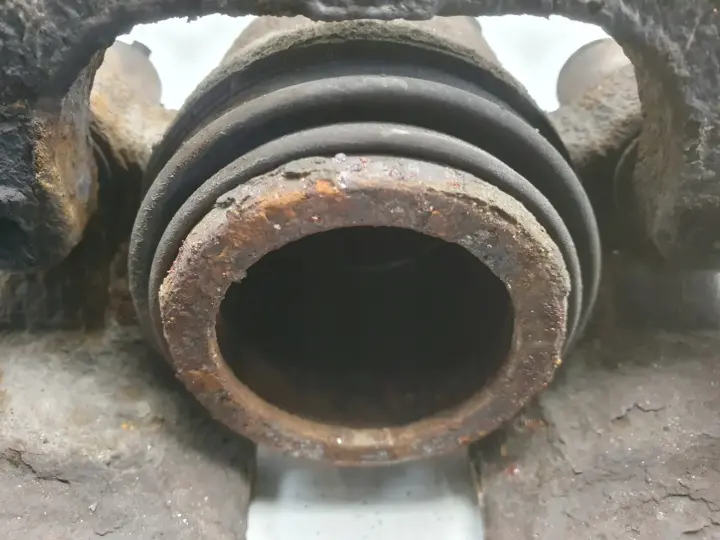 Renault Clio IV V PRAWY PRZEDNI ZACISK HAMULCOWY przód PASAŻERA 368